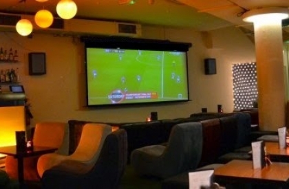 Mua màn chiếu xem bóng đá, Karaoke kích thước lớn bao nhiêu là đủ?